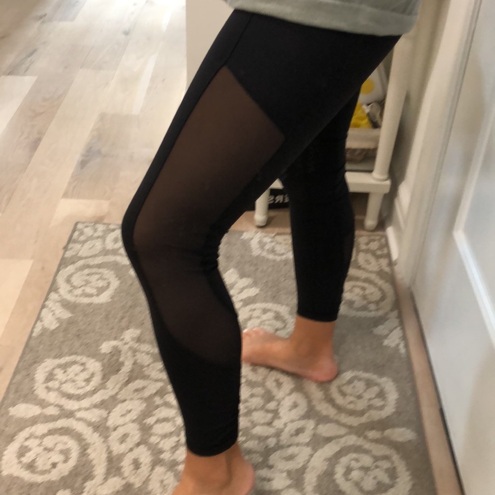 Lulu transparent side leggings . Amazing on! Size 6. Like New!